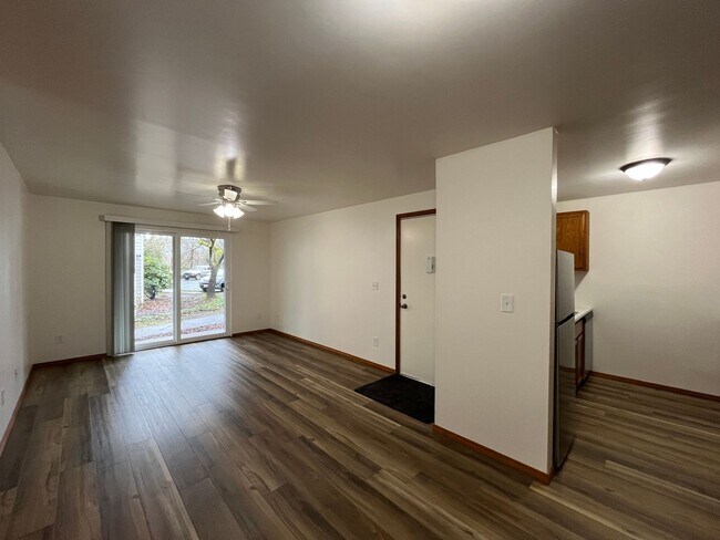 Building Photo - Updated 1st floor 1 X 1 Beaverton Condo! Close to Downtown Beaverton! Spacious & Open, Close to N...