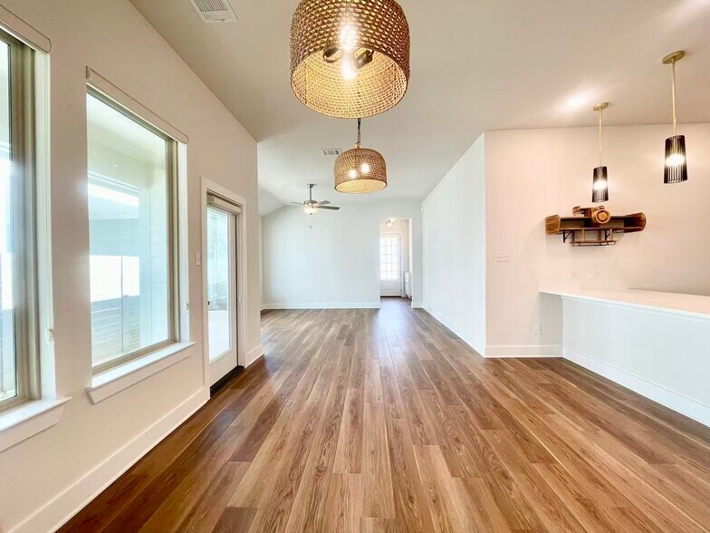 Building Photo - 3320 Eddington Dr