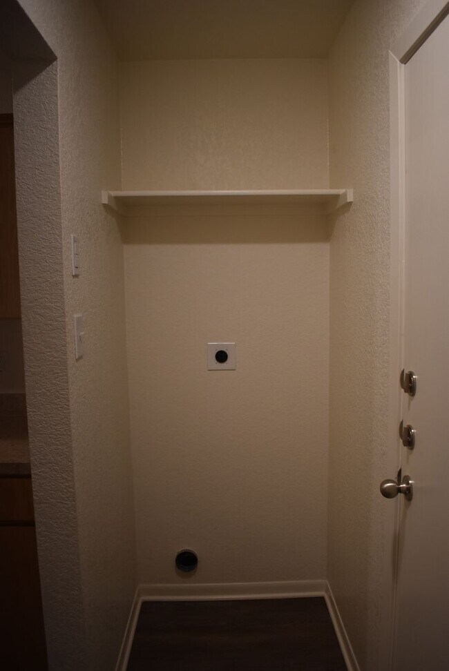 Building Photo - 201 Coby Dr