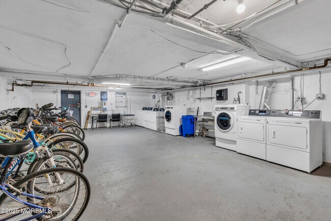 Building Photo - 500 Deal Lake Dr