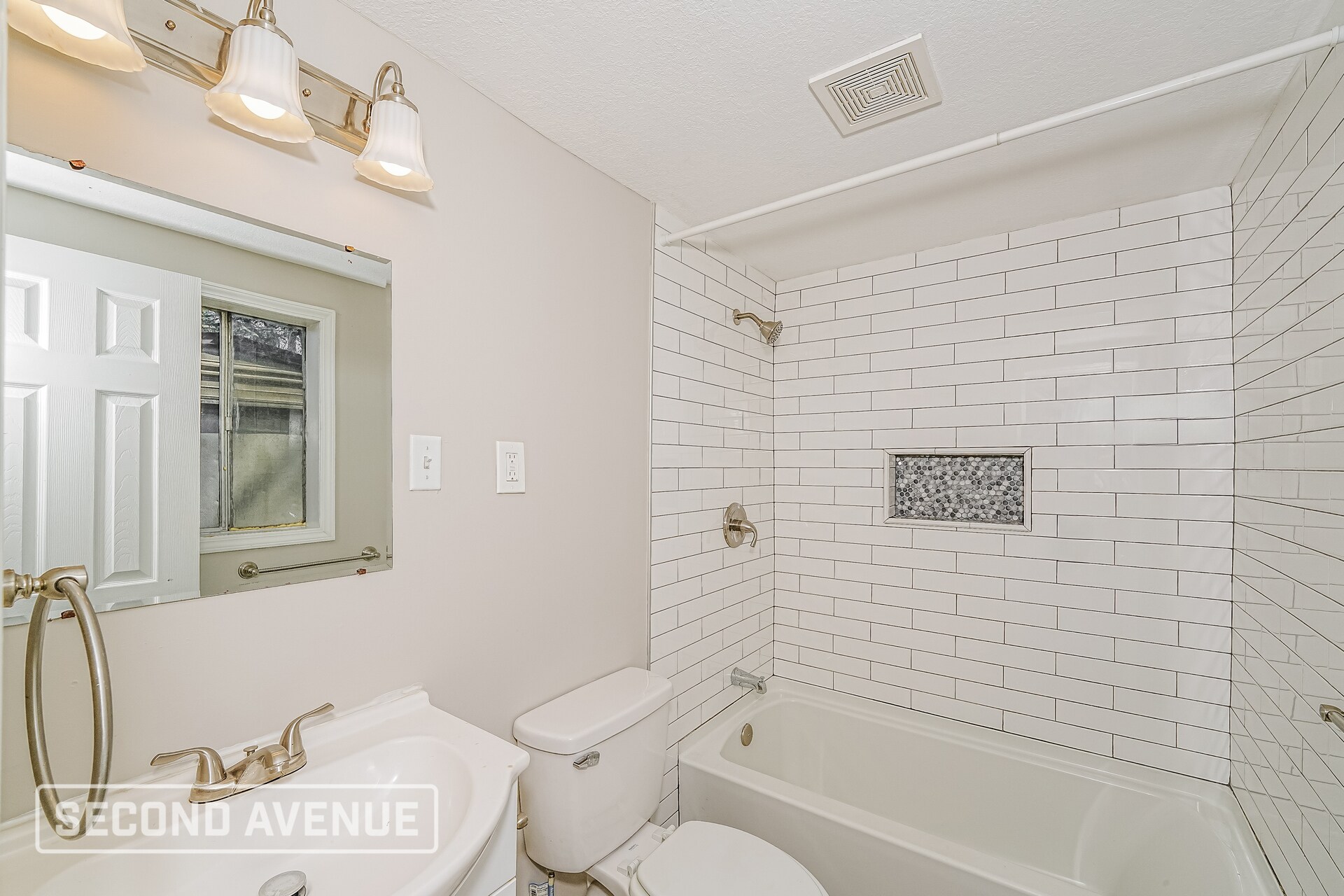 Building Photo - 544 7th St S