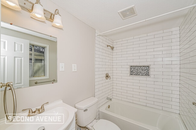 Building Photo - 544 7th St S