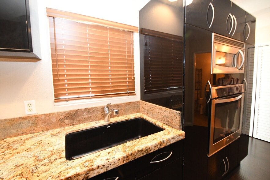 Building Photo - 730 255th St