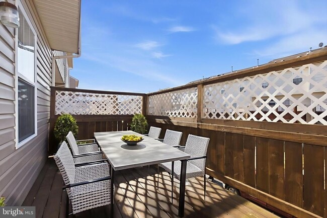 Building Photo - 886 Lowe Rd