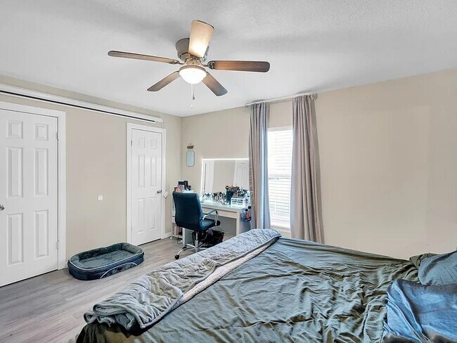 Building Photo - 4208 Wiman Dr