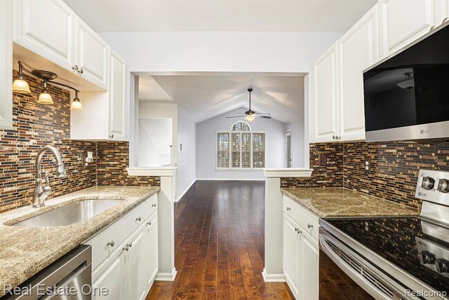 Building Photo - 44882 Marigold Dr