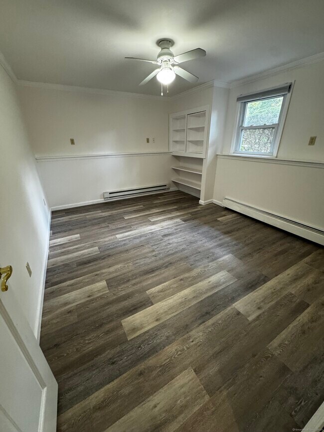 Building Photo - 43 Plumtrees Rd