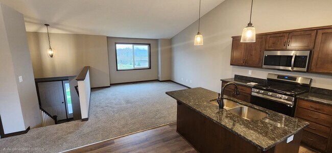 Building Photo - Great 3BR, 2BA St Francis Home Available 8/10!