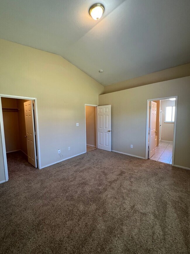 Building Photo - 2902 Tar Springs Ave