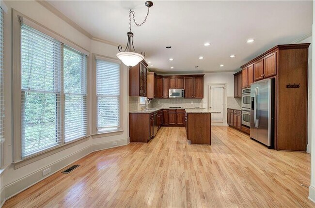 Building Photo - 2320 Starr Lake Dr NW