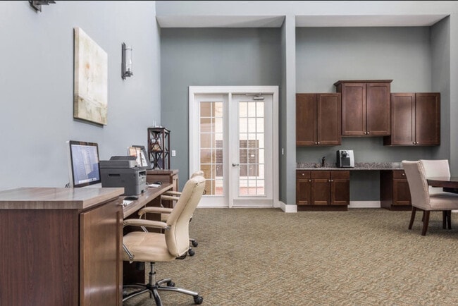 Building Photo - 460 Seven Farms Drive