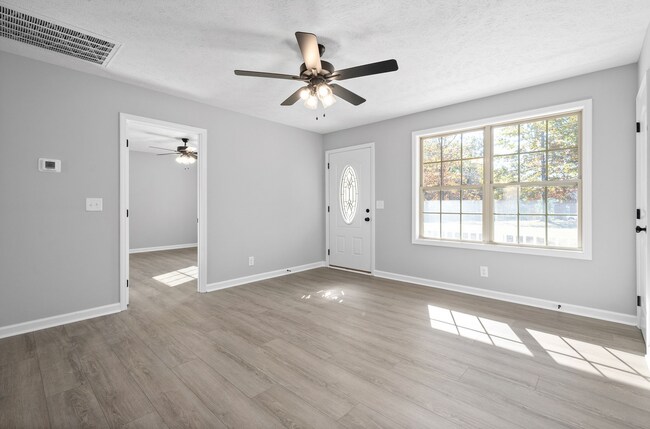 Building Photo - Beautiful Home For Rent in Country Like Setting!