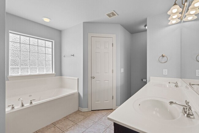 Building Photo - Come home to this gorgeous, light-filled home with an enormous and beautiful backyard!