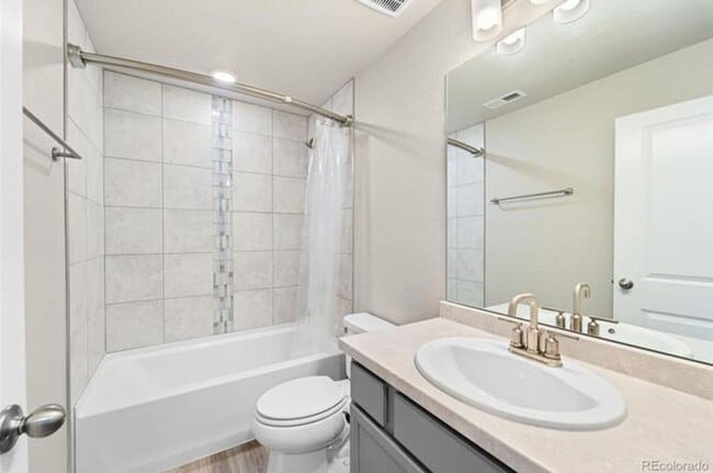 Building Photo - Gorgeous 5 Bed 3 bath Home In Aspen Meadows!!