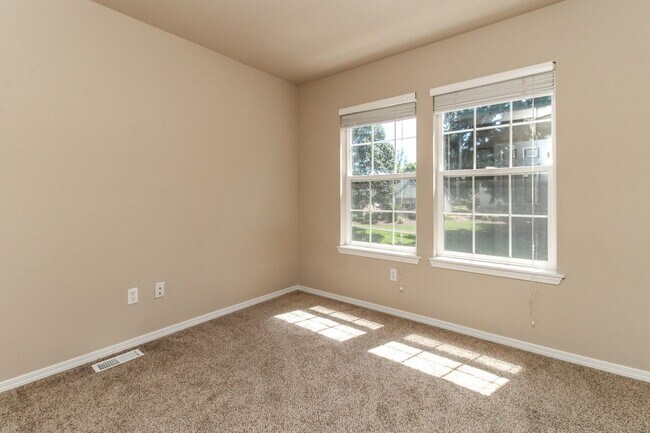 Building Photo - Charming 3-bedroom Craftsman Style DuPont ...