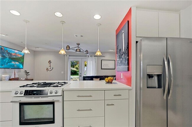 Building Photo - 900 Mallery St