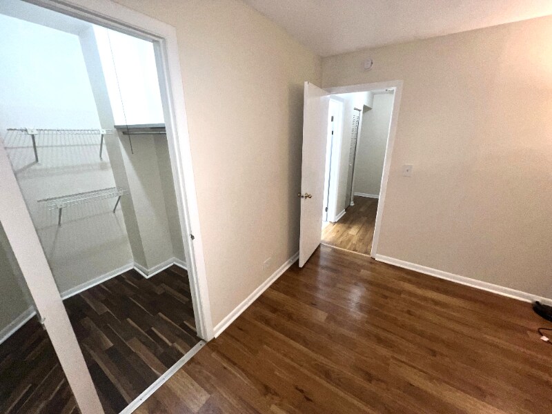 Building Photo - 2275 Country Club Dr