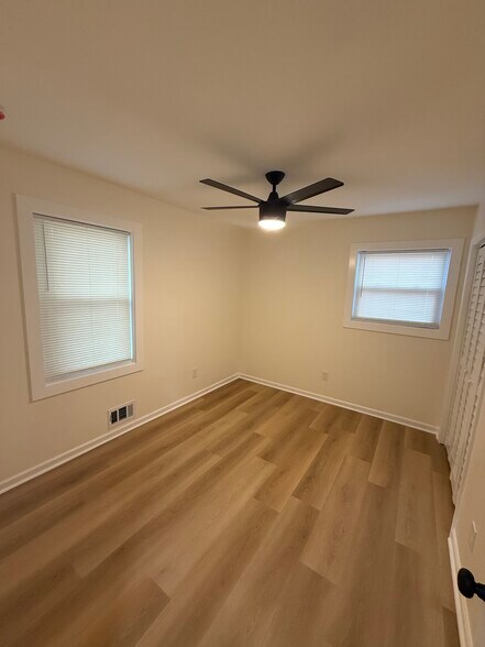 Building Photo - 1743 Thomasville Dr SE