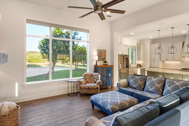 Building Photo - 625B Las Colinas Dr