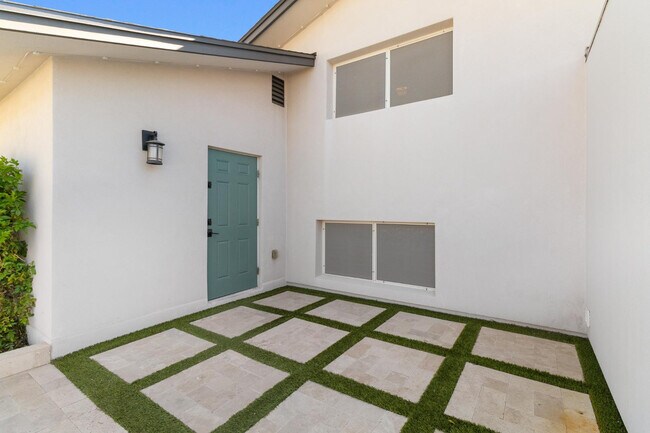 Building Photo - 6508 N 85th Pl