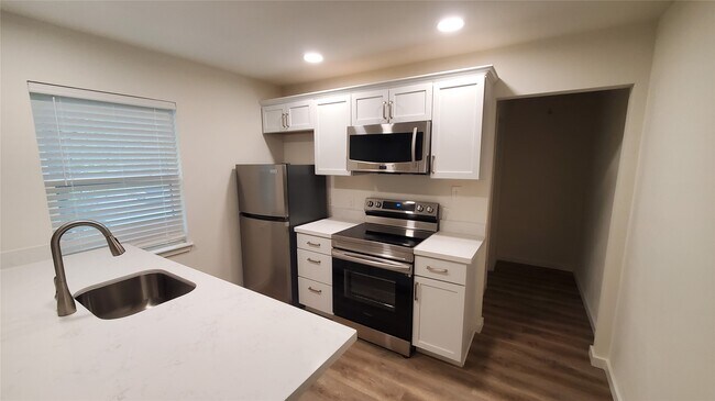 Building Photo - 7 Woody Creek Dr