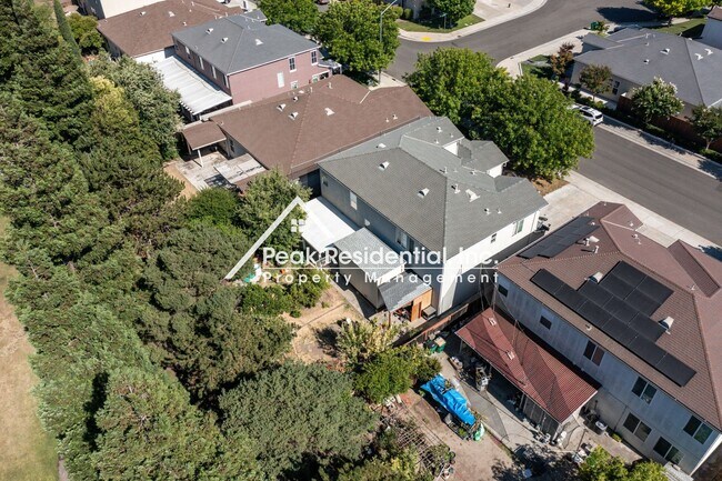 Building Photo - Spacious Stockton 5bd/3ba back up to Elkhorn Golf Club