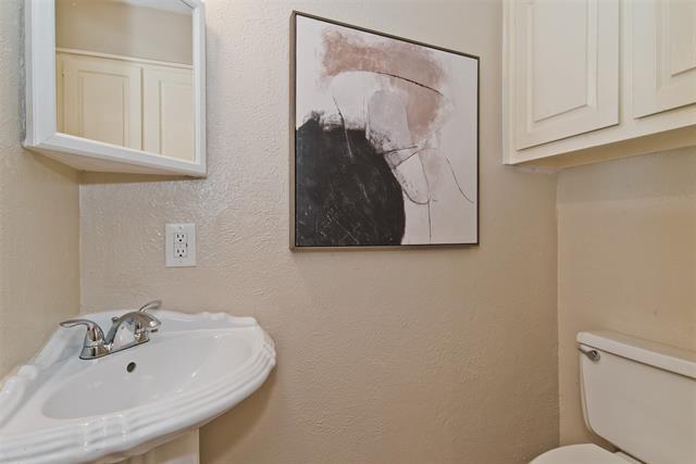 Building Photo - 7450 Holly Hill Dr