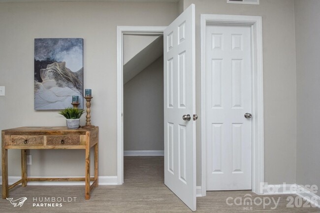 Building Photo - 206 E Glendale Ave