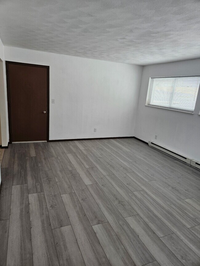 Building Photo - Woodridge Apartments- 1003