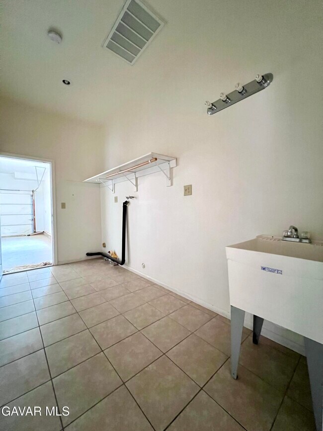 Building Photo - 41380 156th St E