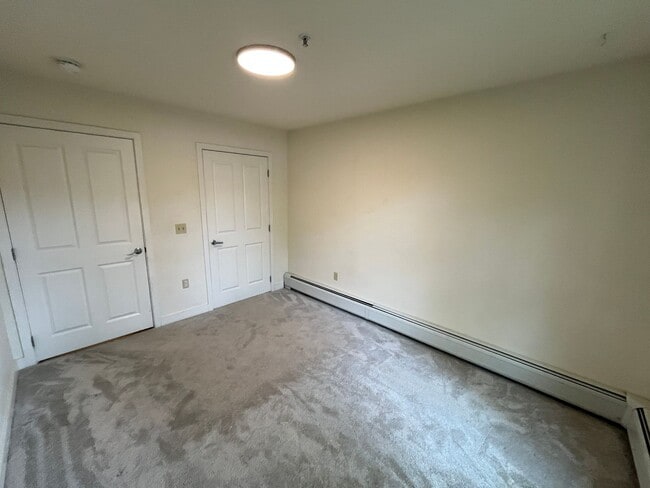 Building Photo - 2BD/1BA Condo at City's Edge, South Burlin...