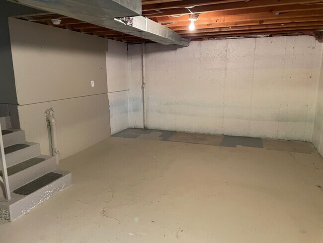 Building Photo - 3-Bedroom 1.5 Bath Twin-Home