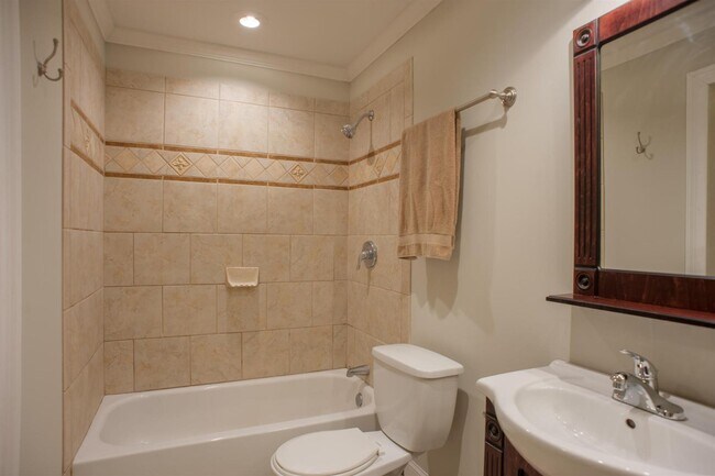 Building Photo - 2709 Brunswick Dr