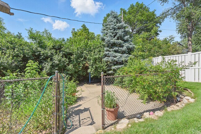Building Photo - Spacious 4-Bedroom Home for Rent in Desira...