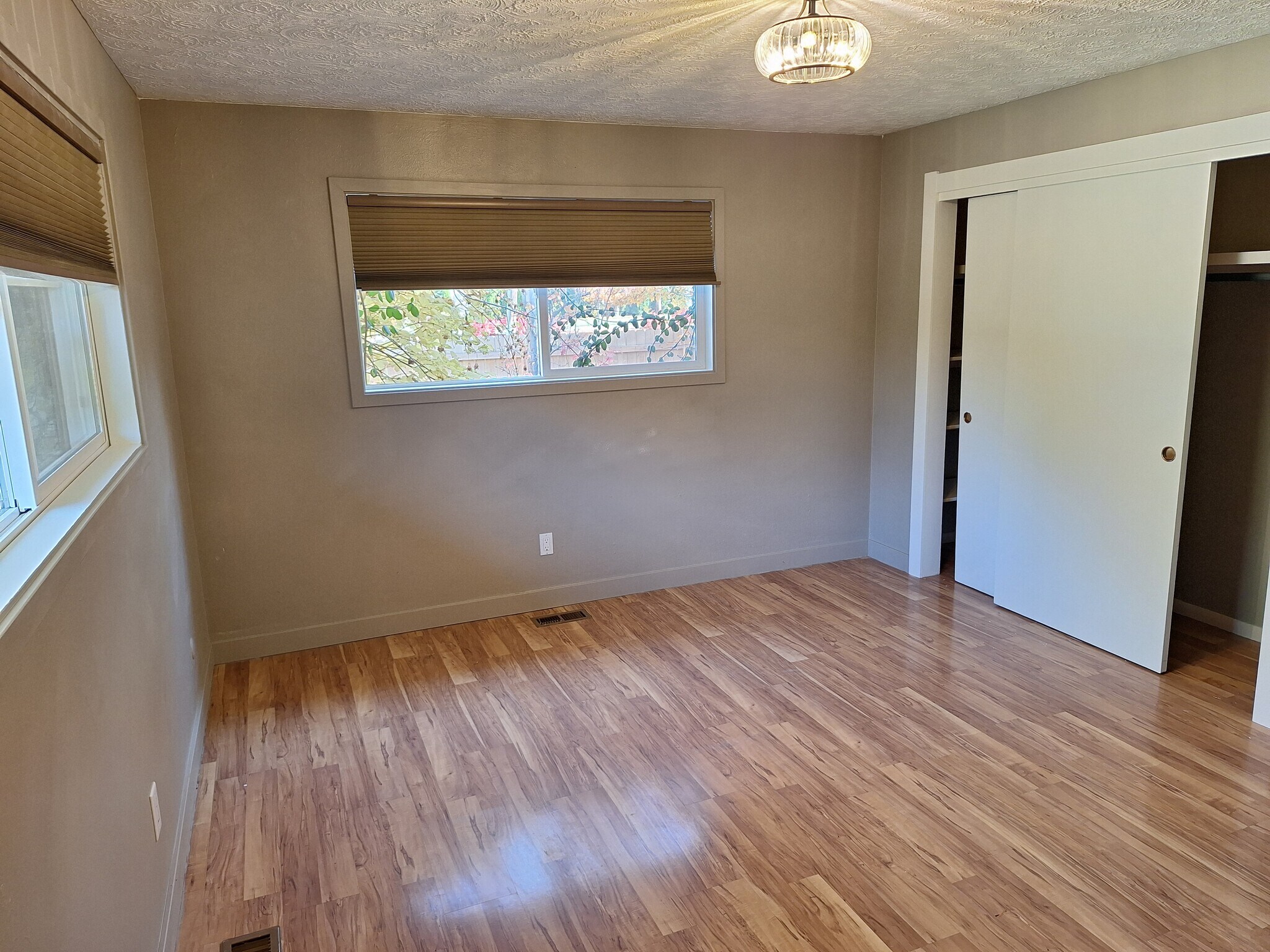 Building Photo - 2437 N Curtis Rd