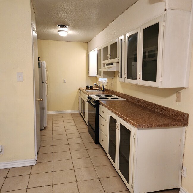 Building Photo - 1306 Becker Dr