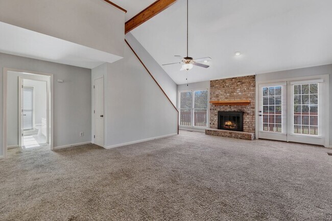 Building Photo - 755 Regal Dr