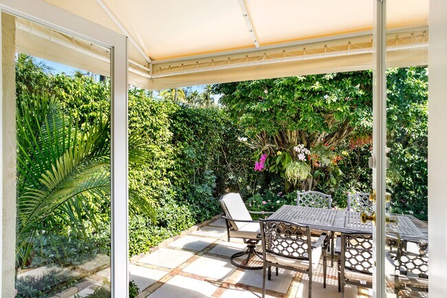 Building Photo - 380 Cocoanut Row