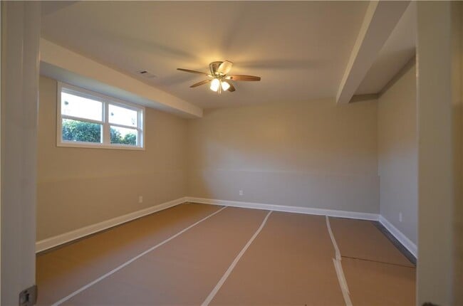 Building Photo - 112 Jade Ln