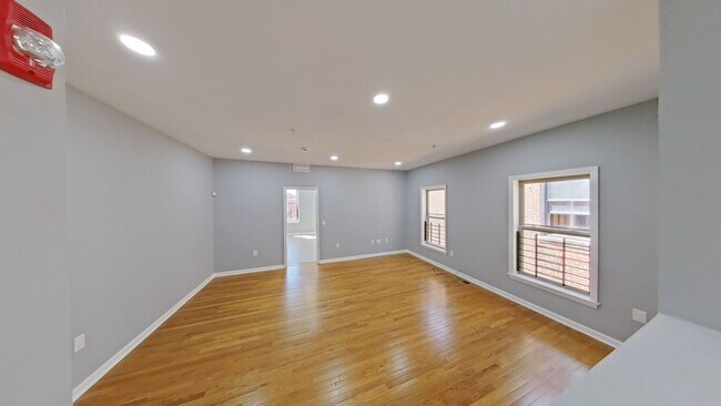 Building Photo - 1831 W Diamond St