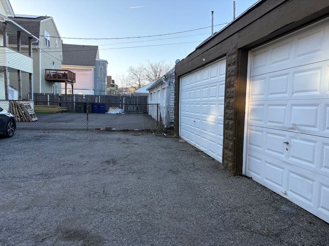 Building Photo - 164 French St