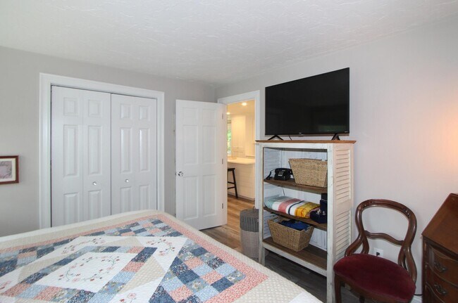 Building Photo - 2 Sanford St