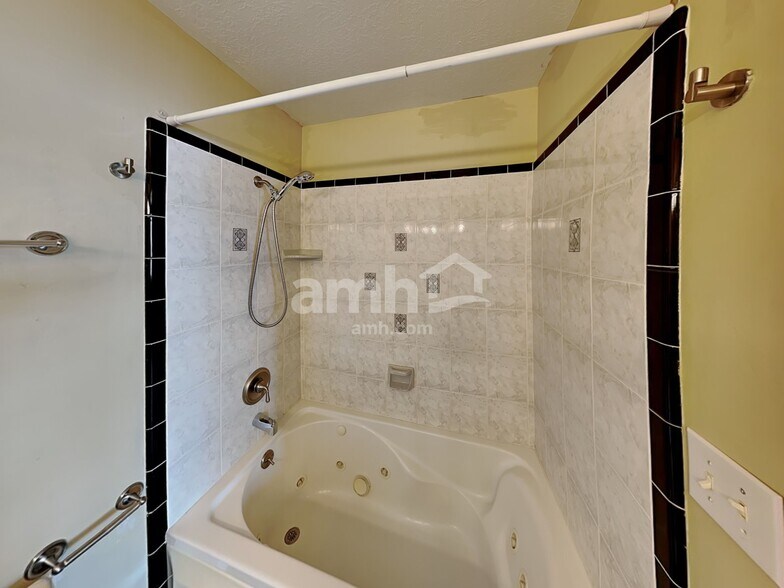 Building Photo - 451 W 225 N