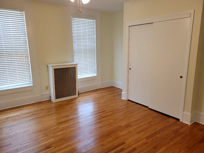 Building Photo - 168 Cedar St