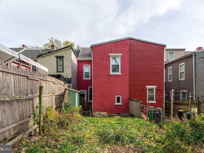 Building Photo - 524 Howard Ave