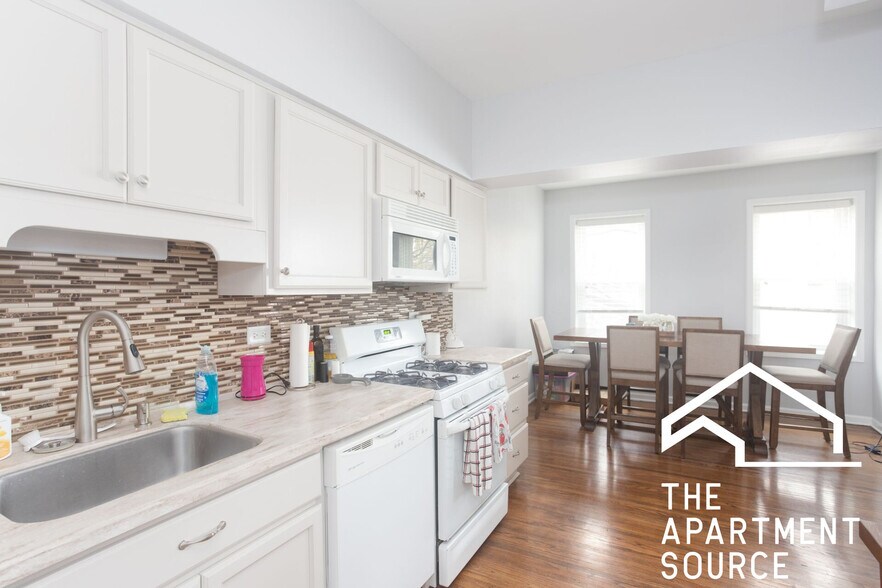 Building Photo - 3700 N Sheffield Ave