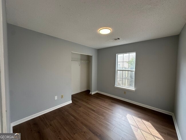 Building Photo - 6609 Saganaw Dr