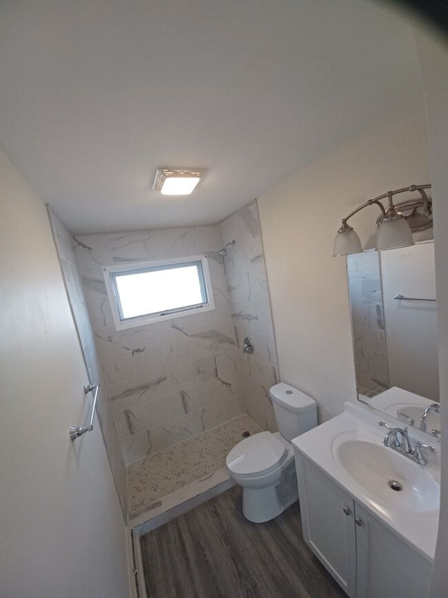 Building Photo - Don't miss out on this great Duplex!