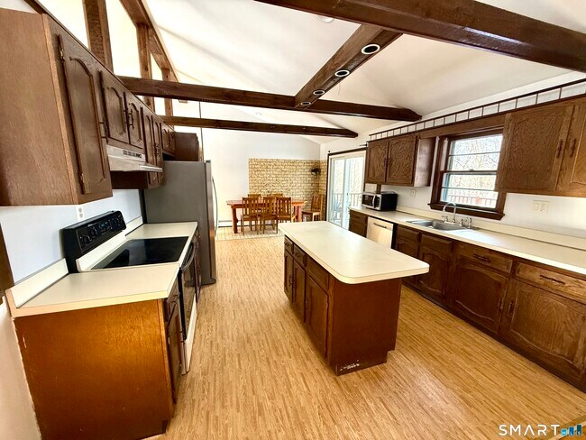 Building Photo - 27 White Oak Rd