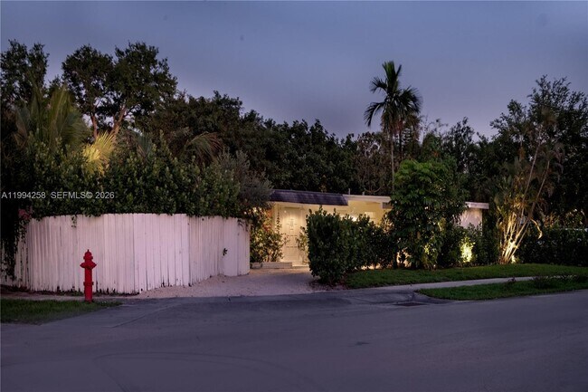 Building Photo - 3138 SW 15th St